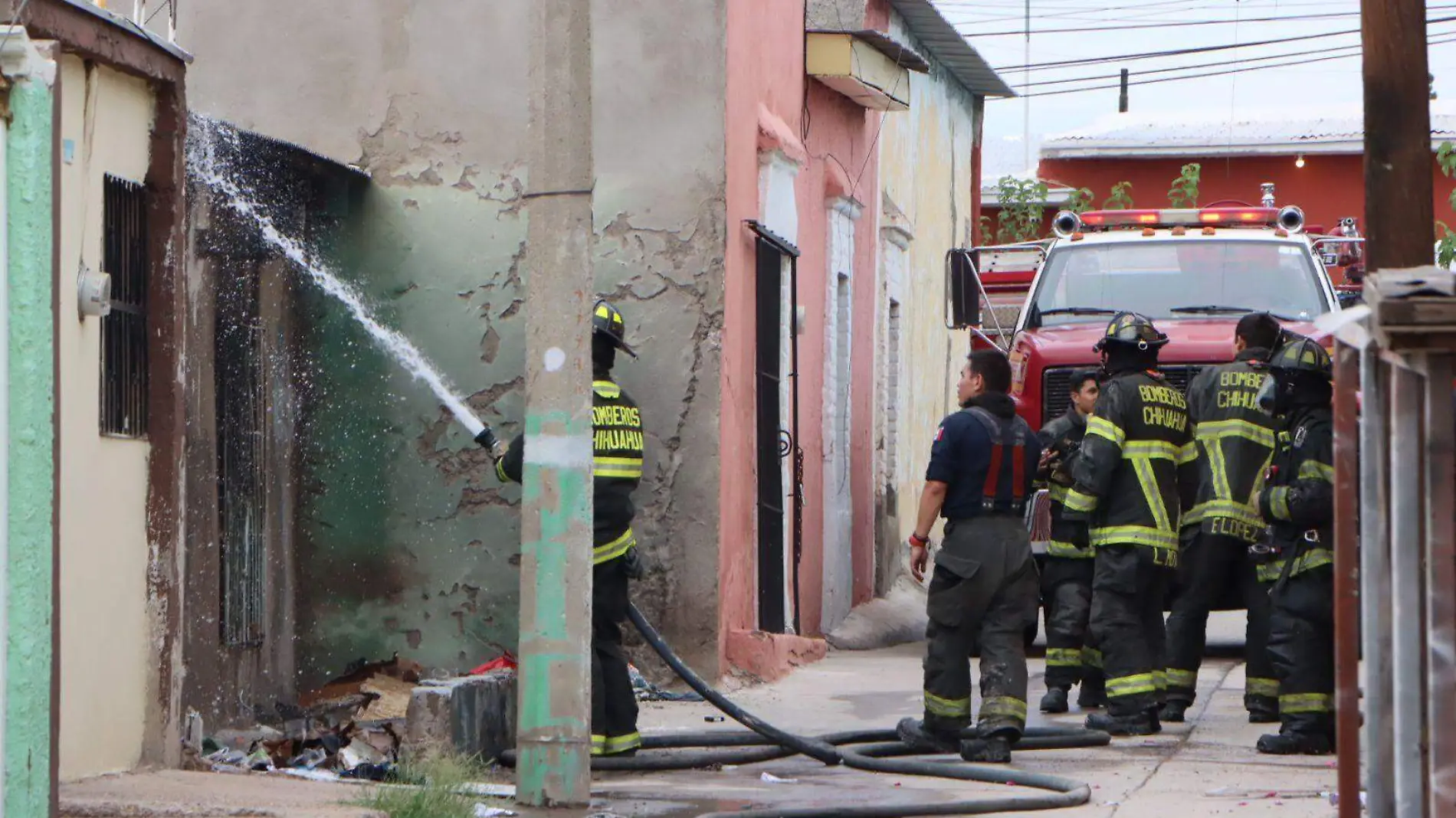 fuego en tapia de la Obrera